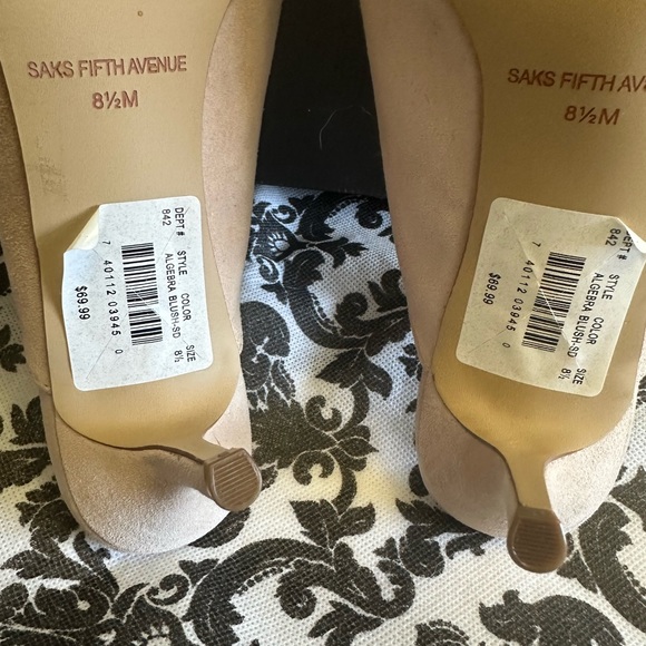 Saks Fifth Avenue Blush Suede Shoes, size 8.5 - Picture 5 of 9
